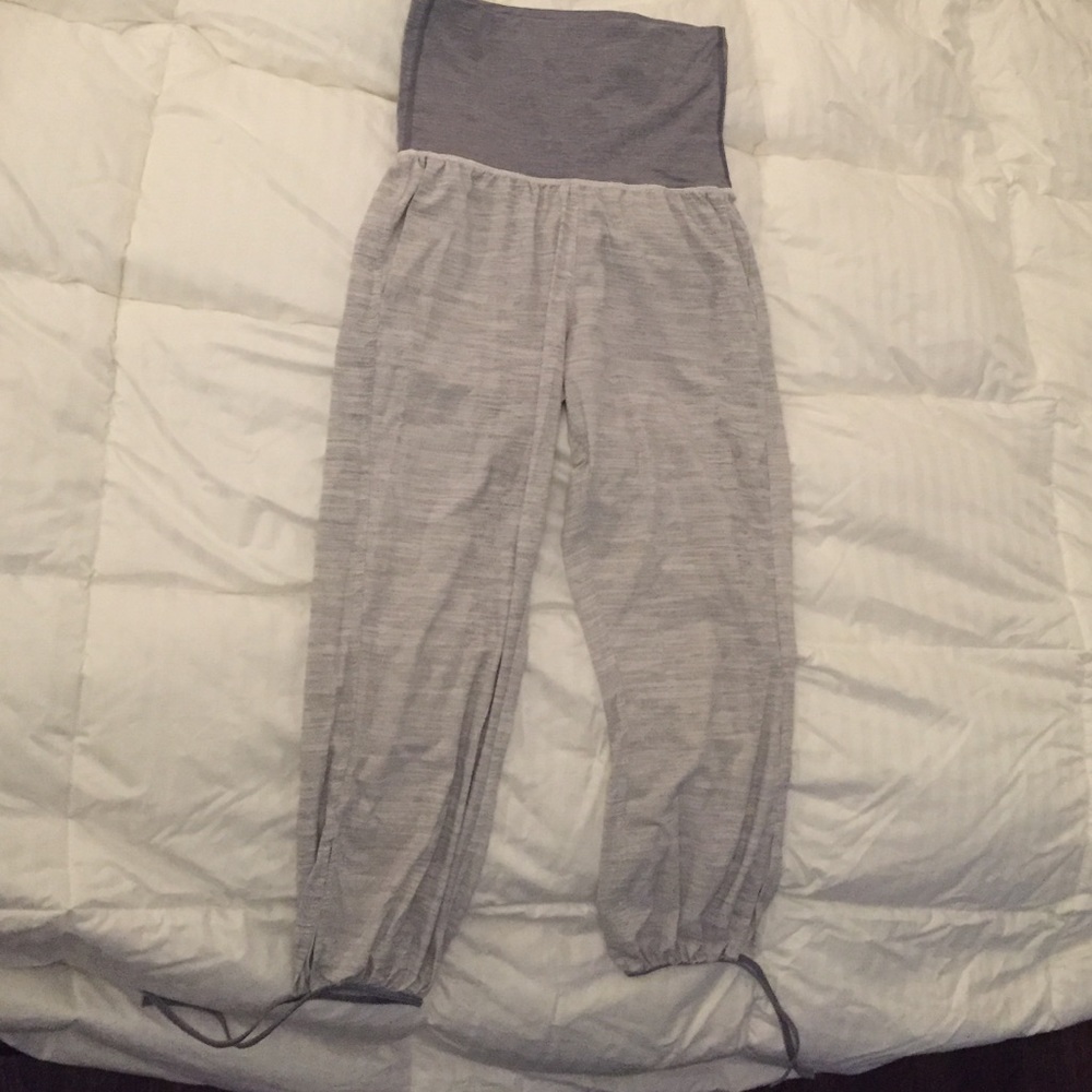 Lululemon crop pants with tie bottom